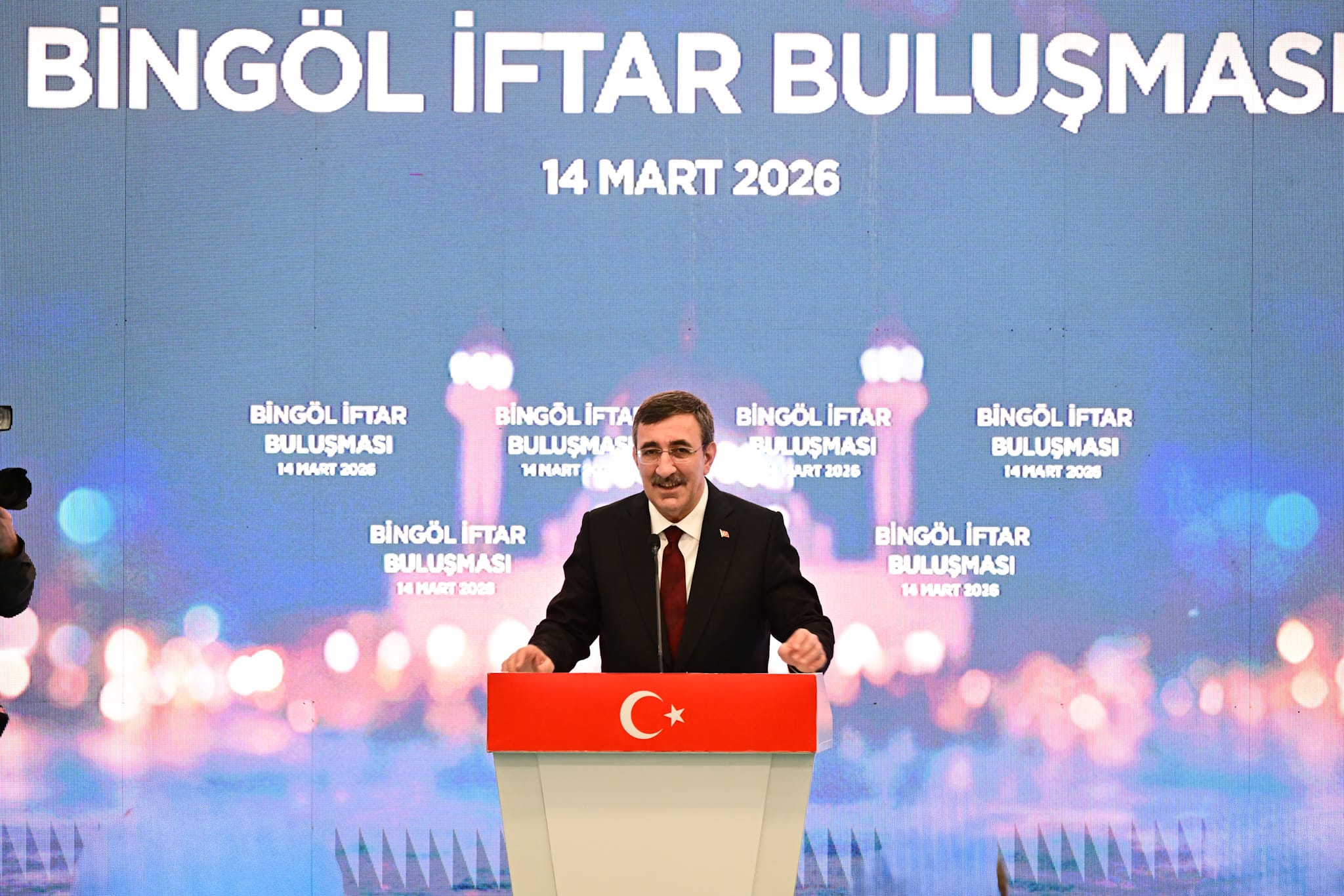 Cumhurbaşkanı Yardımcısı Cevdet Yılmaz, AK Parti Bingöl teşkilatının düzenlediği iftar