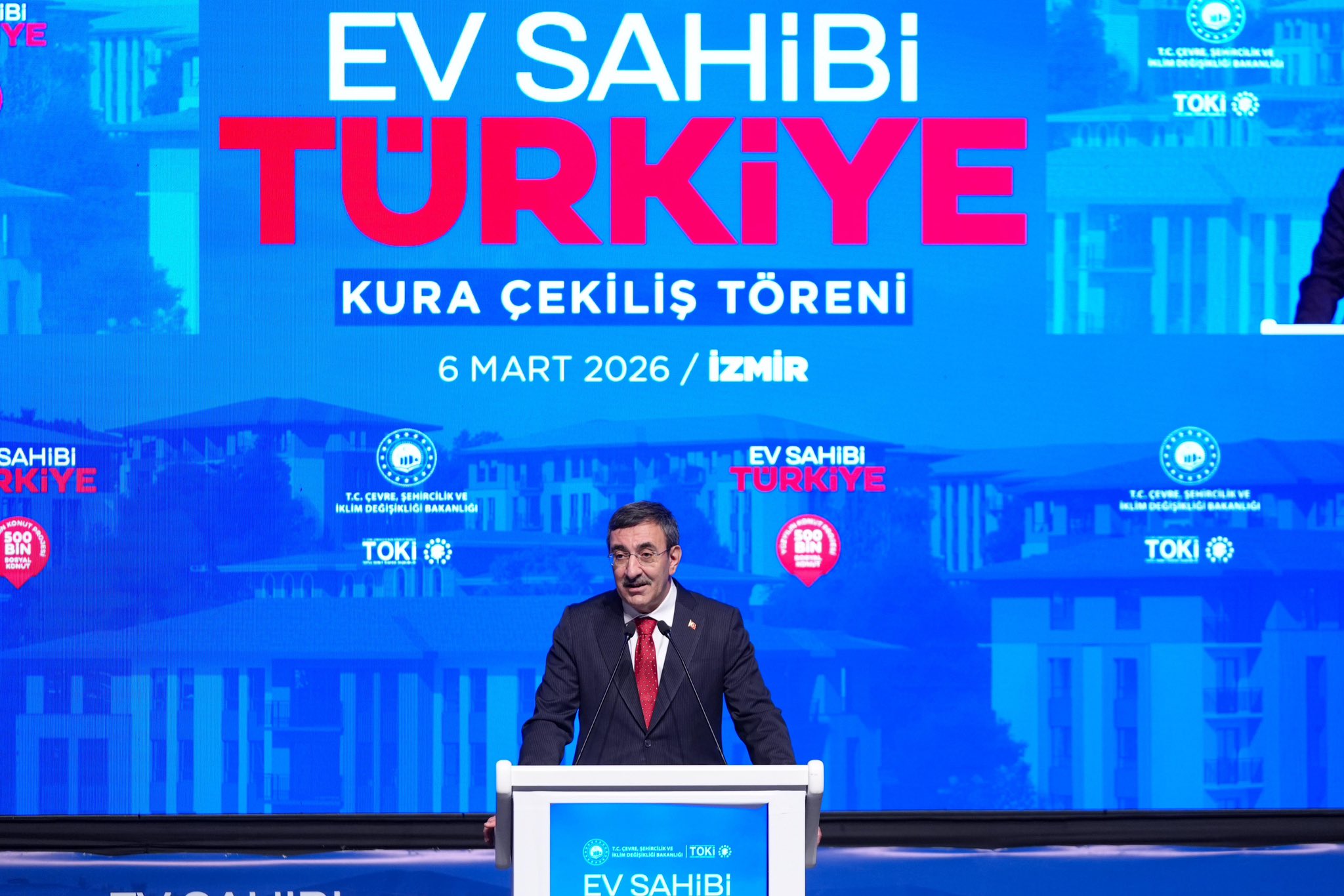 İzmir'de TOKİ'nin "500 Bin Sosyal Konut Projesi" kapsamında inşa edilecek