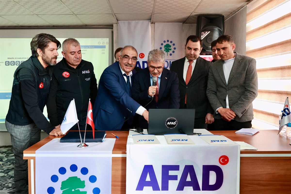 Vali Cahit Çelik’in katılımıyla Karlıova ilçesinde depremzedeler için inşa edilen